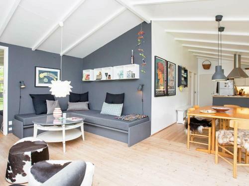 Holiday Home Dronningm�lle VI