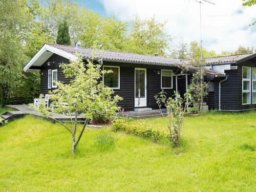 Holiday Home Dronningm�lle VI