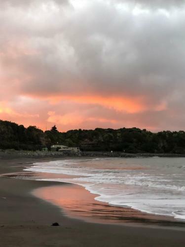 Apartamento @taradise-opunake - Eco-friendly Coastal Hideaway