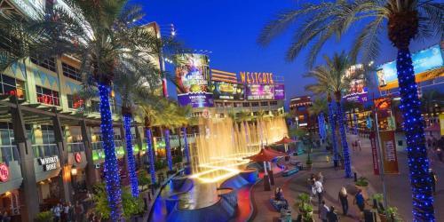Euphoria In Peoria! [heated Pool & Prime Location]