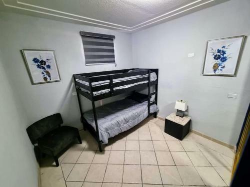 Downtown, Clean & Equiped 1-floor 3-bedroom House