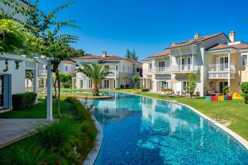 Portville Canal Side Villas 66 (3br)