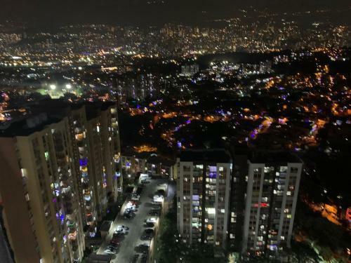 Beautiful Highrise Apartment With An Amazing View