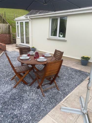 Beautiful 2 Bed Bungalow In Laugharne Situated