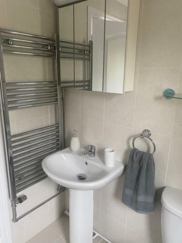 Beautiful 2 Bed Bungalow In Laugharne Situated