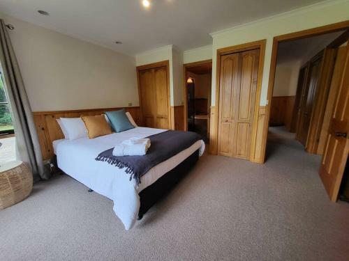 Georges On The Bay- Waterfront Beach House, Akaroa