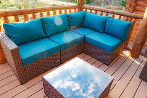 Spacious Luxury Log Home - 25 Min To Skiing, Boating And Trails!