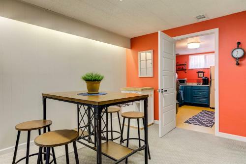 Charming Garden Level Suite With Private Entrance