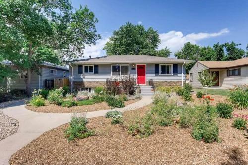 Charming Garden Level Suite With Private Entrance