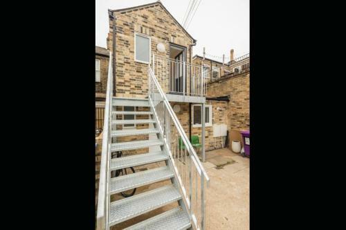 Cosy Two Bedroom Apartment In Excellent Location