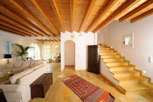 Andros: Luxurious Villa With Private Swimming Pool