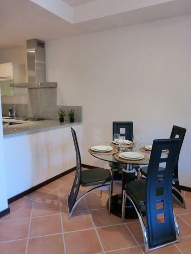 El Casar Apartments