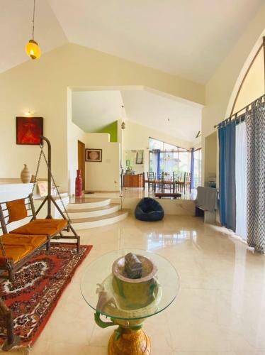 God's Abode : Entire Villa 7500 Sq Ft