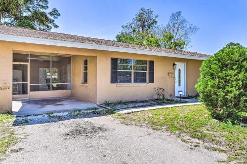 Sun-soaked Bradenton Home With Screened Porch!