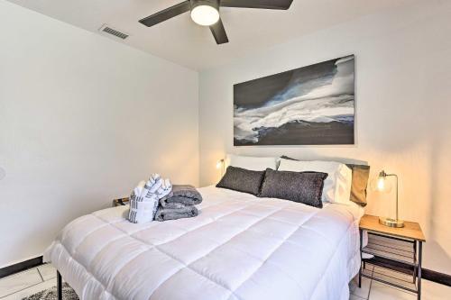 Sun-soaked Bradenton Home With Screened Porch!