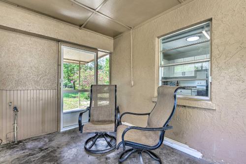 Sun-soaked Bradenton Home With Screened Porch!