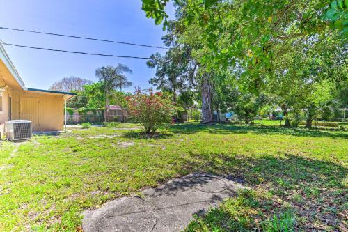 Sun-soaked Bradenton Home With Screened Porch!