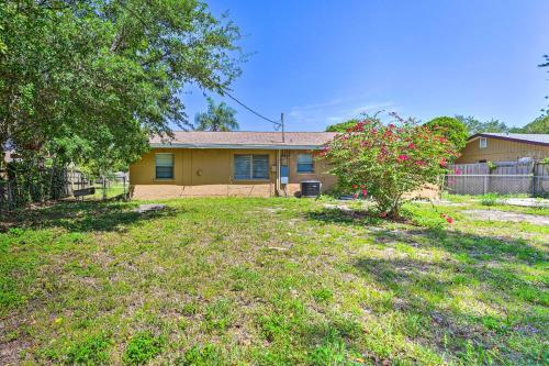 Sun-soaked Bradenton Home With Screened Porch!