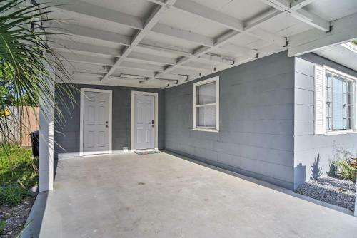 Clearwater Seaside Bungalow Patio And Grill!