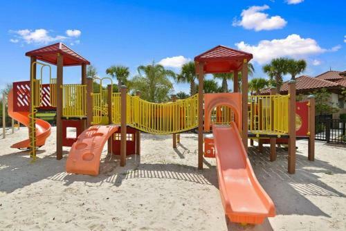 Fabulous Home With Pool At Solterra Resort St5501