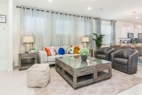 Fabulous Home With Pool At Solterra Resort St5501