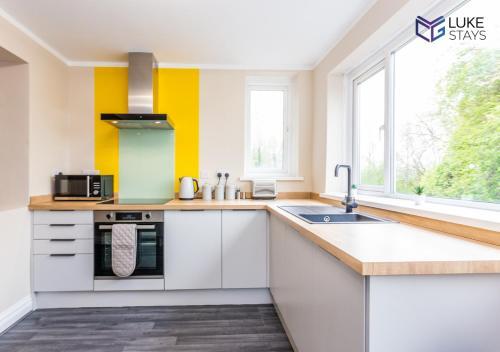Apartamento ?beautiful 4 Bed House ? 1 Bed Ensuite? Durham?