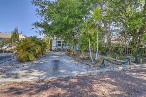 Bright St Petersburg Bungalow About 3 Mi To Beach