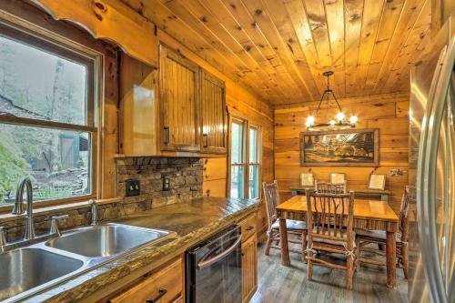 Chic Cherry Goose Lodge With Hot Tub And Deck!
