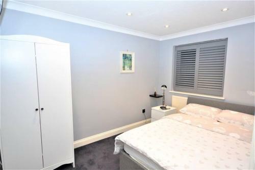 Luxury 5 Bedroom House With Free Parking On Site