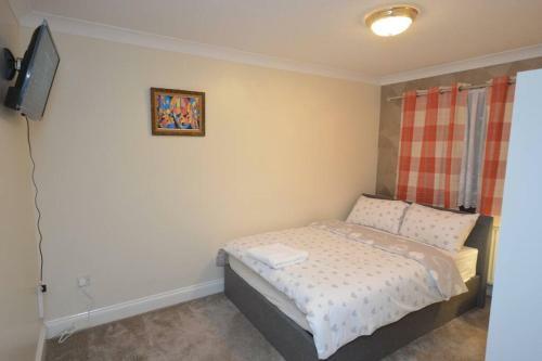 Luxury 5 Bedroom House With Free Parking On Site
