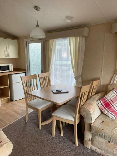 Beautiful 2-bed Static Caravan