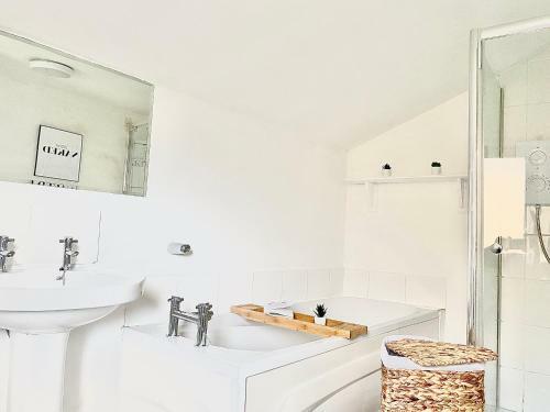 Stylish City Centre Home With Private Garden