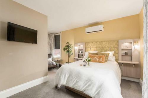 Lavish Columbus Villa With Gym, Spa And Speakeasy