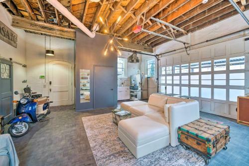 Lavish Columbus Villa With Gym, Spa And Speakeasy