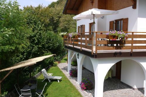 Chalet Nel Bosco Con Lago E Panorama Mozzafiato