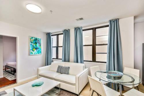 Bright Stylish &great Location 2bd Apartment