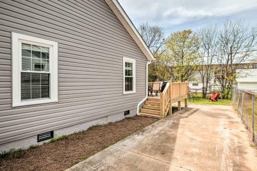 Ideally Located Penne Place With Deck And Grill