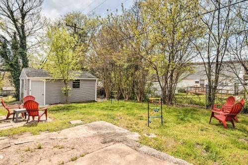Ideally Located Penne Place With Deck And Grill