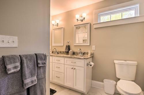Ideally Located Penne Place With Deck And Grill