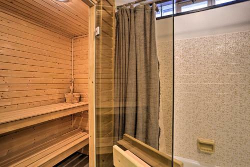Modern South Dakota Cabin With Private Hot Tub!