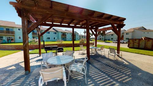 Apartamento Ah-a202 Second Floor Condo, Newly Remodeled, Overlooks Shared Pool