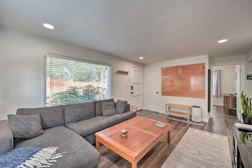 Contemporary Seattle Home Less Than 2 Mi To Beach!