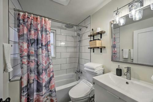 Contemporary Seattle Home Less Than 2 Mi To Beach!