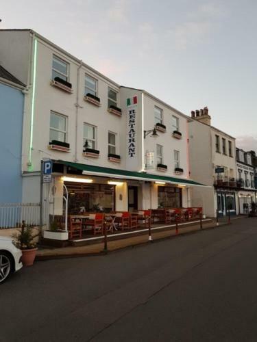 Hostal Bon Viveur Guest House