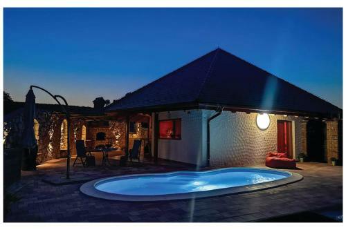 Secret Wellness Pool&relax