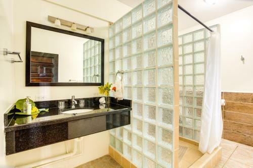 Hotel Mariposa Belize Beach Resort