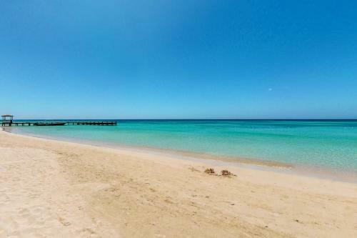 Hotel Coral Sand 10, West Bay Beach