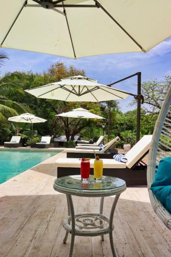 Hotel Searenity Beach Villa