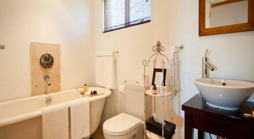 Leeuwenbosch Shearers Lodge - Amakhala Game Reserve