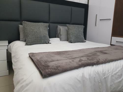 Cyro Apartments At Central Park
